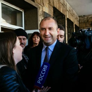 Candidato independiente es electo presidente de Bulgaria