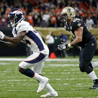 Broncos bloquean punto extra y vencen a los Santos