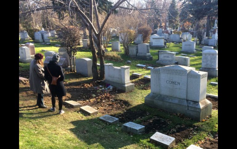 Señalan que Cohen fue sepultado en Montreal en una caja de pino sin adornos. AP / P. Chiasson