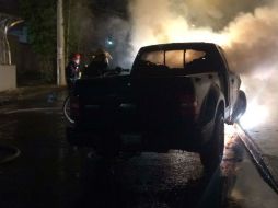 El chofer salió ileso pero su vehículo sufrió severos daños. ESPECIAL / Bomberos Guadalajara
