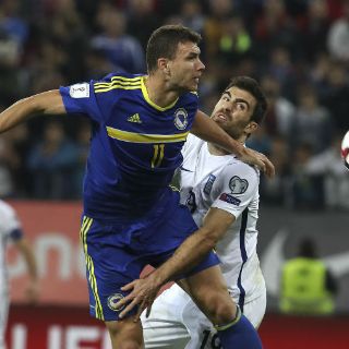 Expulsan a futbolista bosnio por dejar en calzones a un rival