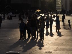 El representante de los ciudadanos asegura que el horario genera problemas escolares, de salud y economía. NTX / ARCHIVO