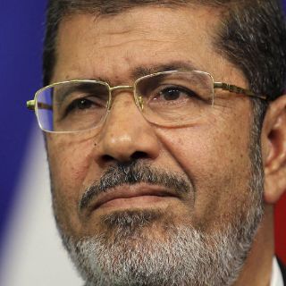 Anulan pena de muerte a Mohamed Mursi por fugarse de prisión
