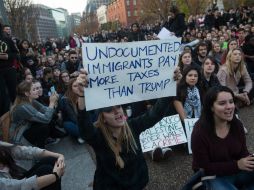 Algunas personas se mantienen en la incertidumbre ante la amenaza de deportación del lider republicano, Donald Trump. AFP / N.Kamm
