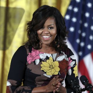 Renuncia alcaldesa tras insultos racistas a Michelle Obama