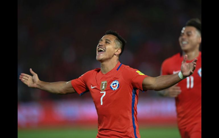 Los jugadores del equipo chileno celebraron su victoria, lo que representa una aproximación al Mundial de Rusia 2018. AFP / M. Bernetti