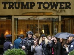 Una empresa neoyorquina ha retirado la leyenda ' Trump Place' de su frente, busca abstenerse de ser relacionada con el apellido. AP / K. Willens