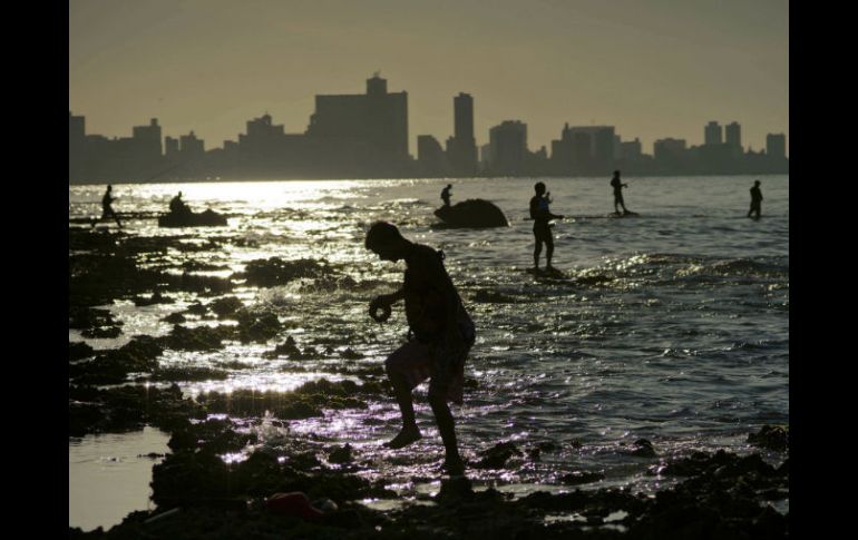 Atardecer en playa Chivo, en La Habana. AP / R. Espinosa
