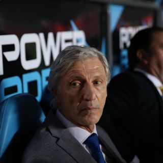 Critican a Néstor Pékerman tras derrota de Colombia