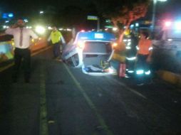 El chofer, de 30 años de edad, presenta lesiones leves. ESPECIAL / Bomberos de Guadalajara