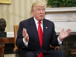 “Deberá evitar falsedades”, puntualizó el periódico sobre el presidente electo Donald Trump. AP / ARCHIVO
