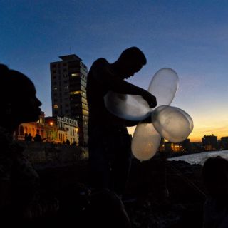 En Cuba, los condones también sirven para capturar peces