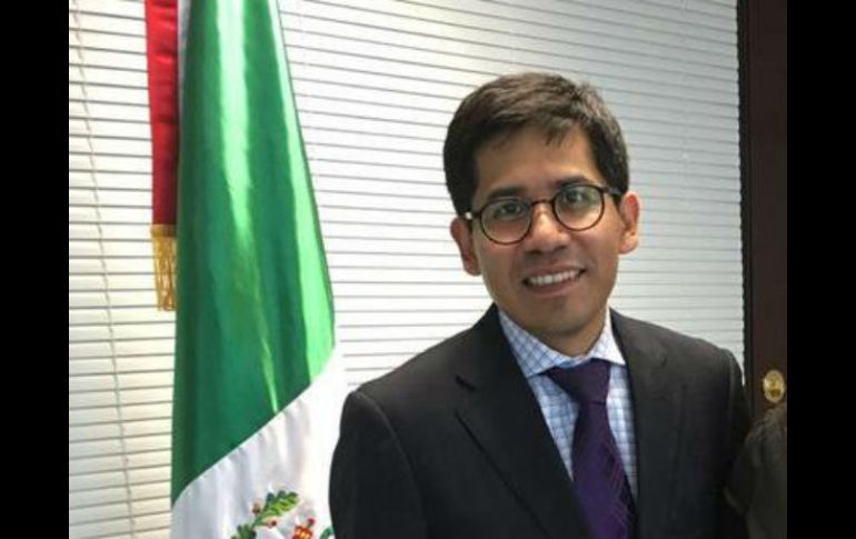 Eber Omar Betanzos Torres  ha ocupado diversos cargos en la PGR, y en el Poder Judicial de la Federación. TWITTER / @EdithMtzG 2