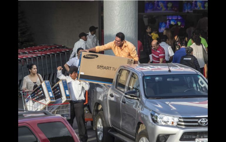 La Policía Vial pondrá especial atención en centros comerciales como Andares, Centro Histórico de Guadalajara y el Centro Magno. EL INFORMADOR / ARCHIVO