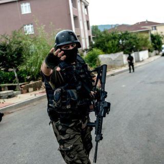 Intervienen tres ayuntamientos kurdos en Turquía