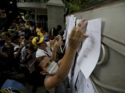 El país enfrenta desde hace meses un profundo desabasto en medicamentos; los venezolanos piden al Gobierno atención al sector salud. AP / F. Llano