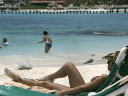 ¿Quieres arrugas a tus 30? Si tu respuesta es no, ponte bloqueador. AP / ARCHIVO