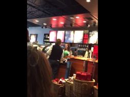 ¡He votado a favor de Trump! ¡Trump!, perdiste, ahora devuélveme mi dinero', se escucha al hombre decir en un video. TWITTER / @Jbdcl