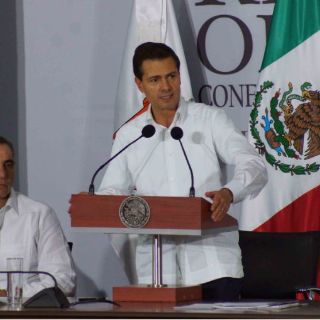 Peña Nieto llega a Perú para participar en cumbre de APEC