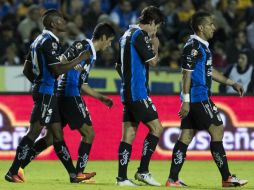 Jugadores de Gallos celebran su triunfo ante Tigres. MEXSPORT / T. García