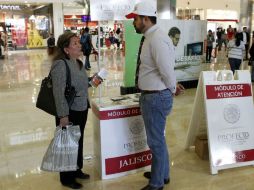 Este domingo, la señora Lupita fue asesorada por un abogado conciliador de la Profeco para hecer una devolución. EL INFORMADOR / A. Camacho