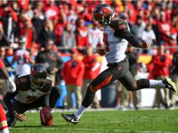 El pateador Aguayo, antes de anotar uno de sus cuatro goles de campo de la tarde. AFP / P. Aiken