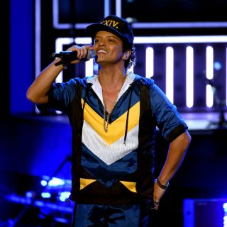 Con broma sobre Trump inician los American Music Awards 2016