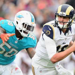 Delfines arruinan debut de Goff con los Carneros