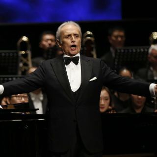 José Carreras sella su adiós a Beijing cantando en mandarín