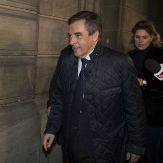 Fillon arrolla en las primarias de la derecha en Francia