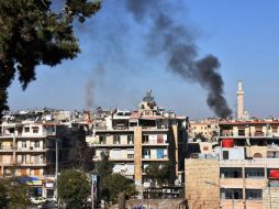 Los civiles rehúsan adentrarse en Al Raqa por el temor a los bombardeos. AFP / G. Ourfalian