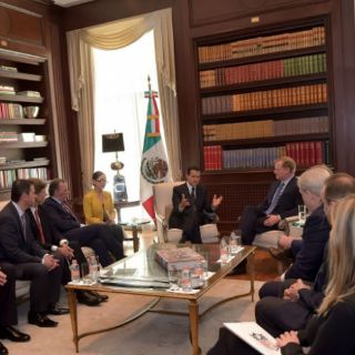 Peña Nieto recibe a comisionado en jefe de la NFL