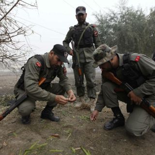 Mueren tres policías tras explosión de una bomba en Pakistán