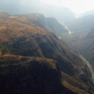 Rescatan a cuatro jóvenes perdidos en la Barranca de Huentitán