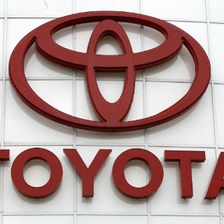 Toyota llama a reparación a 834 mil  minivans Sienna