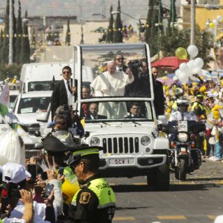 Subastarán papamóvil que usó Francisco en su visita a México