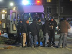 La policia permanece en la búsqueda del responsable en los alrededores del sitio. AP / S. Perez