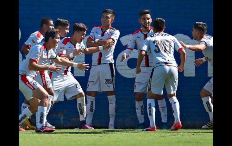 El conjunto Sub-20 celebra el gol que los tiene con pie y medio en las semifinales. TWITTER / @atlasfc
