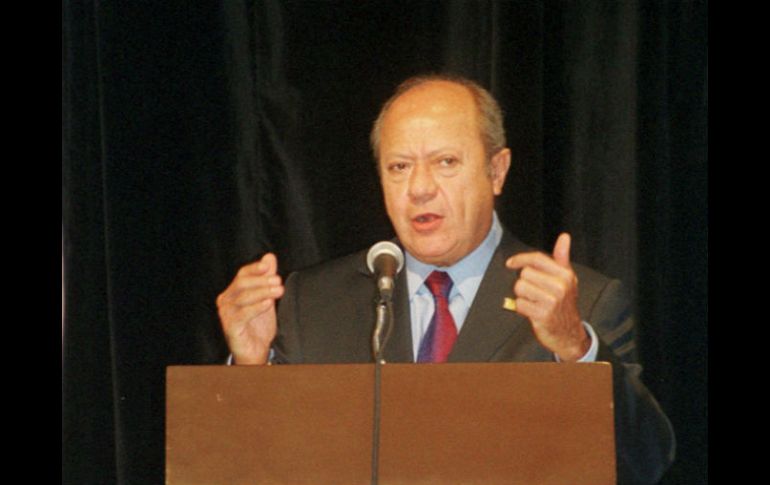 Según Zamora, la persona que pide la suspensión de Carlos Romero Deschamps, no es militante. NTX / ARCHIVO