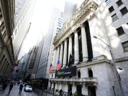 Wall Street cerró hoy con dos nuevos récords históricos del Dow Jones de Industriales y el selectivo S&P 500. EFE / J. Lane