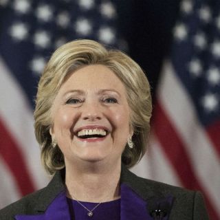 Expertos piden que Clinton solicite recuento en tres estados