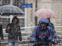 La nieve comenzó a caer sobre el centro de Tokio a las 6.15 hora local. EFE / A. Ruiz