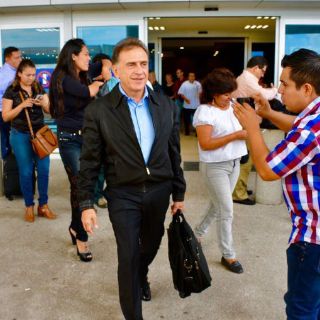 Yunes critica protesta de empresarios con quema de autos en Xalapa