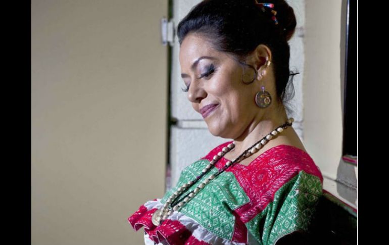 La intérprete asegura que la mujer tiene independencia de elegir qué elementos desea asociar con su ser, por lo que fomenta la cultura. EL INFORMADOR / ARCHIVO