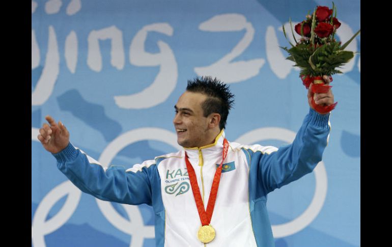 Entre los descalificados, el kazajo Ilya Ilin, medalla de oro en halterofilia en ambos juegos. AP / ARCHIVO