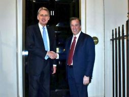 Meade se reunió con el secretario de finanzas británico, Philip Hammond, para compartir los fundamentos de la economía mexicana. TWITTER / @JoseAMeadeK