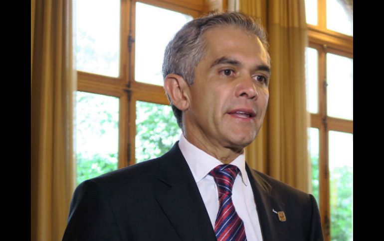 En la primera ocasión el mandatario capitalino apostó con “El Bronco” el 30% de los sueldos para comprar juguetes a los niños. NTX / ARCHIVO