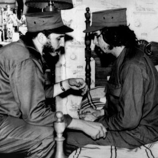 François Hollande lamenta el deceso de Castro