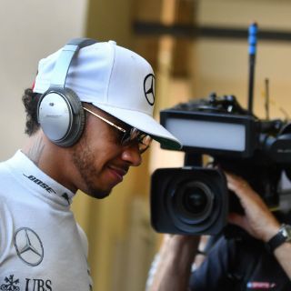 Hamilton logra la 'pole position' en Abu Dabi