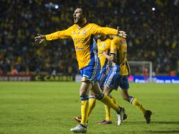 Gignac celebra uno de los goles que le metió a Pumas. MEXSPORT / J. Martínez